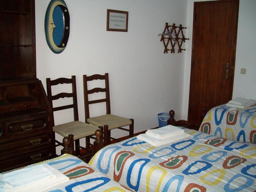 Pacheco'S Guesthouse ลากอส ภายนอก รูปภาพ